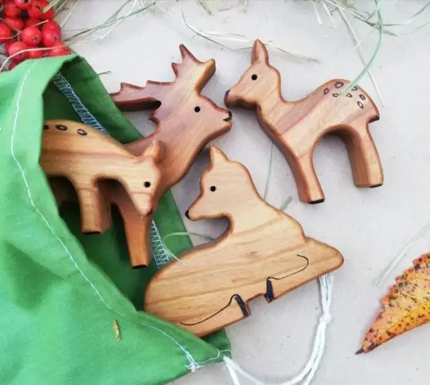 Wooden Deer toy family Wooden forest animal figure Baby gifts Waldorf Montessori toy set