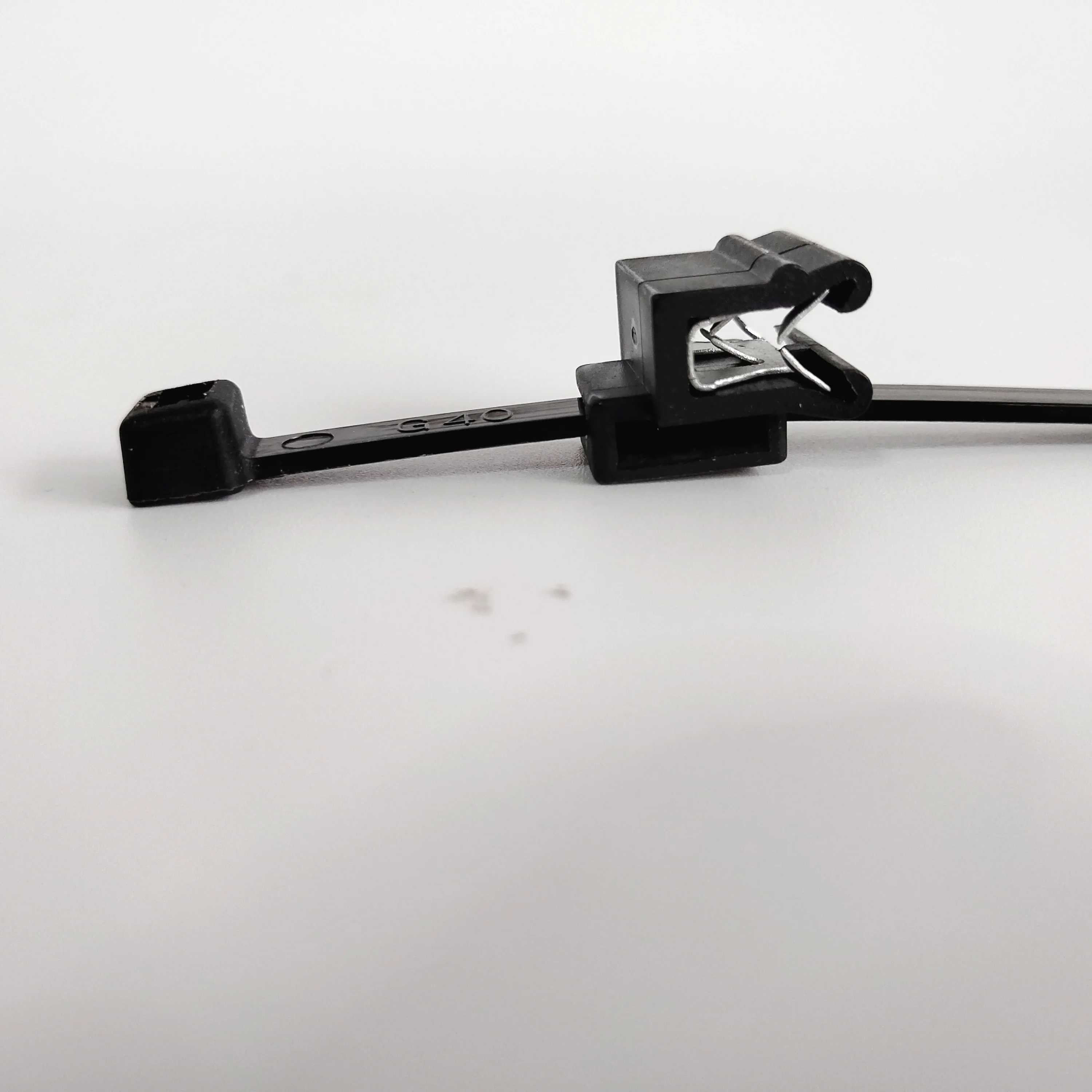 NZ Solar Farm Edge Clips Cable Ties & Mounts DC Wire Management