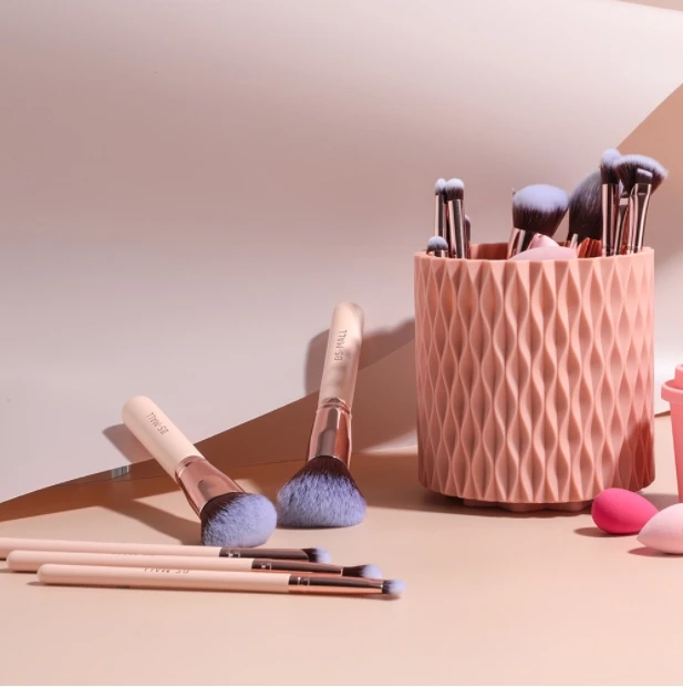 Hot selling storage bucket 18 pieces pink large makeup brush set  pink makeup brushes with the rotating bucket