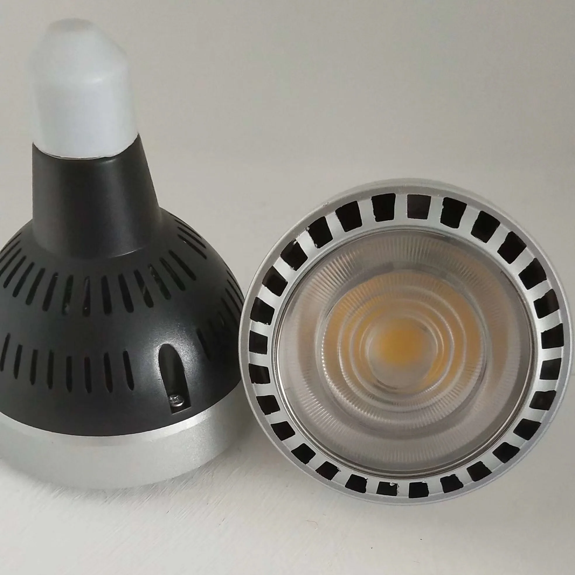 Display showcase cabinet lighting silver white black e27 bulb lamp 30w 40w cob track par30 led light