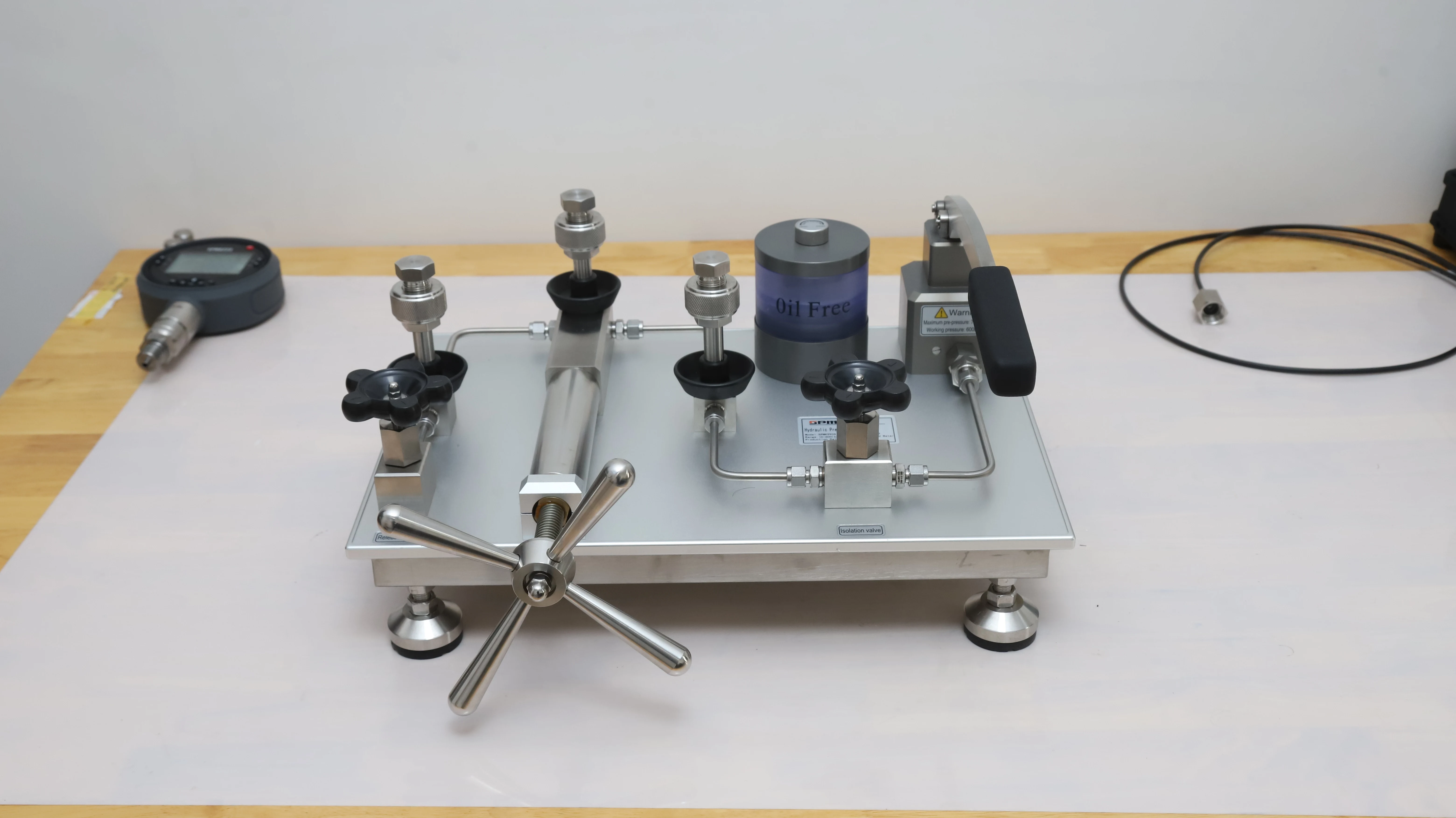 Hydraulic penumatic media pressure generator industrial pressure calibrator bench