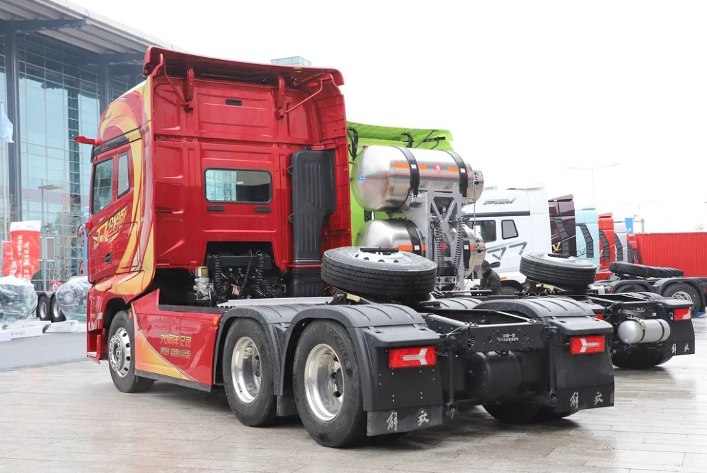 FAW Jiefang New J7 Pioneer Edition 700HP 6X4 AMT Automatic Transmission Tractor Truck