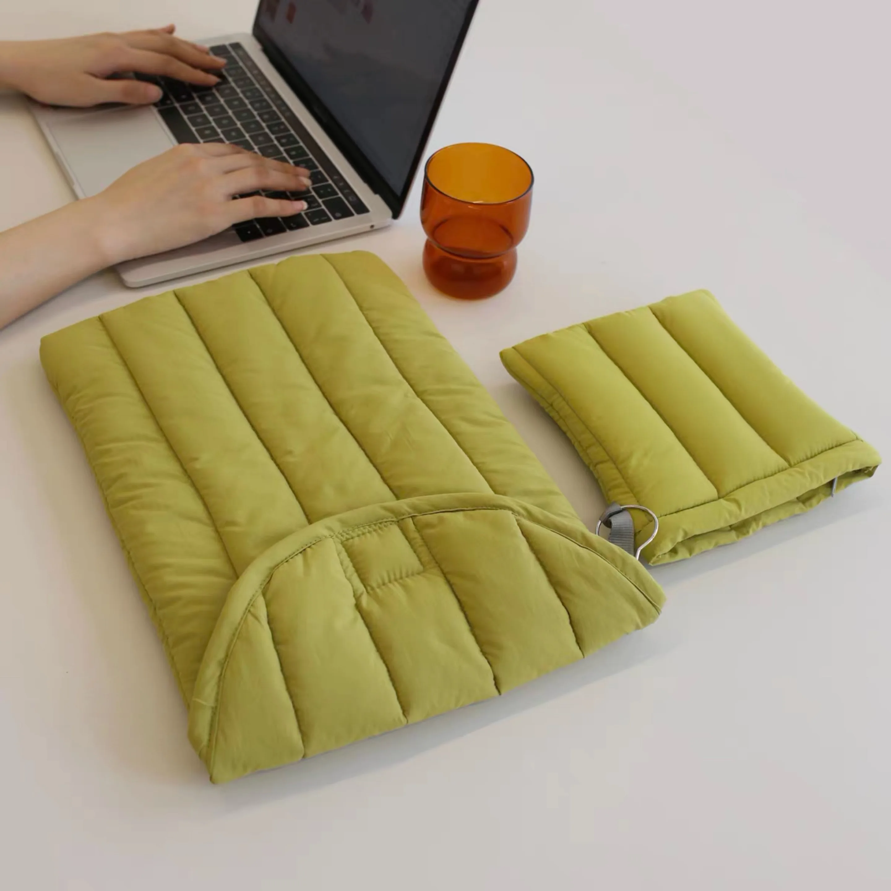 Fashion trendy Light weight Puffy Bag laptop carrying case laptop case with pouch