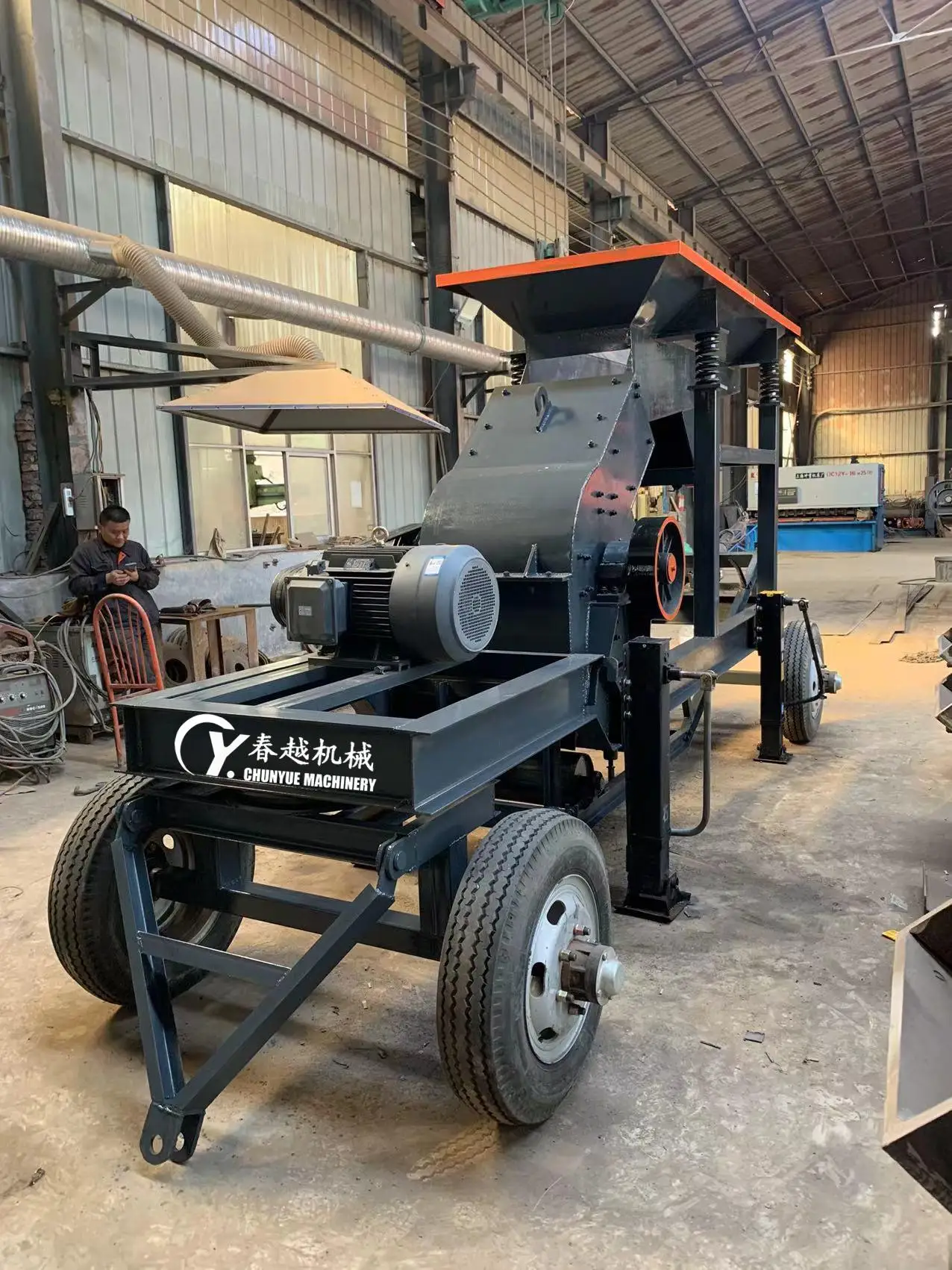 Mobile diesel stone Laminated glass recycling machine pc 600*400 hammer crusher mill with vibrating feeder screen conveyor