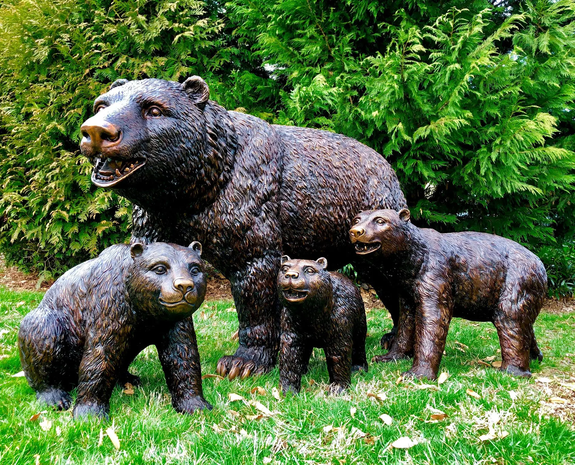 Garden Lawn Metal bear Sculpture Life Size animal  metal bronze family sculpture