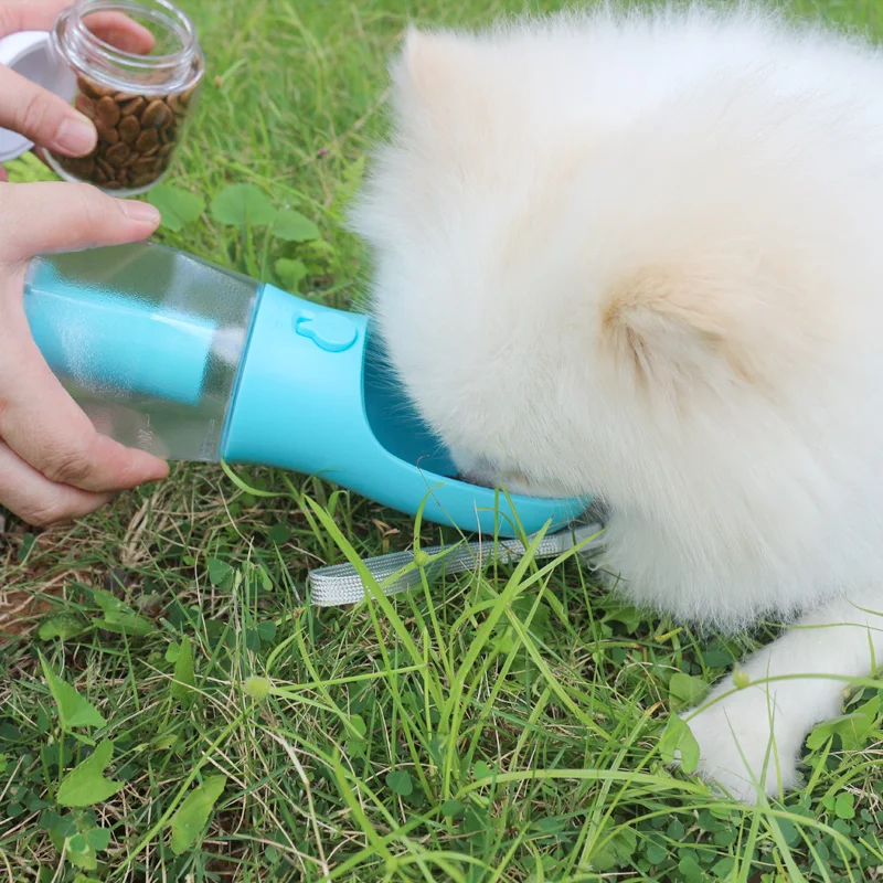 Wholesale portable Leak Proof travel feeder food feeding cup botella de agua para mascota pet dog water bottle with poop bag