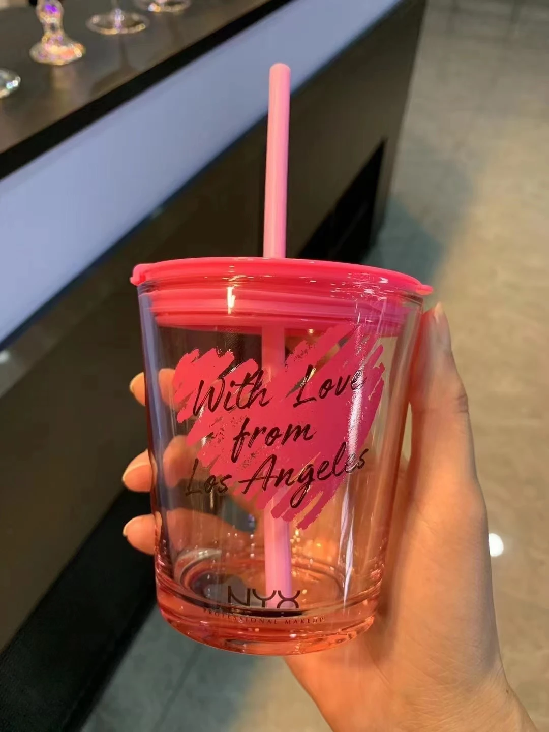 Factory wholesale red pink simple cute with straws lead-free glass beer mugs party wedding