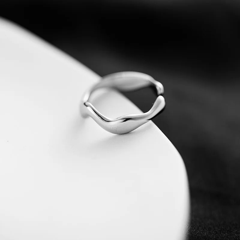 Stainless Steel Ring In 18-Karat Gold Plated With A Minimalist Irregular Fluid Line