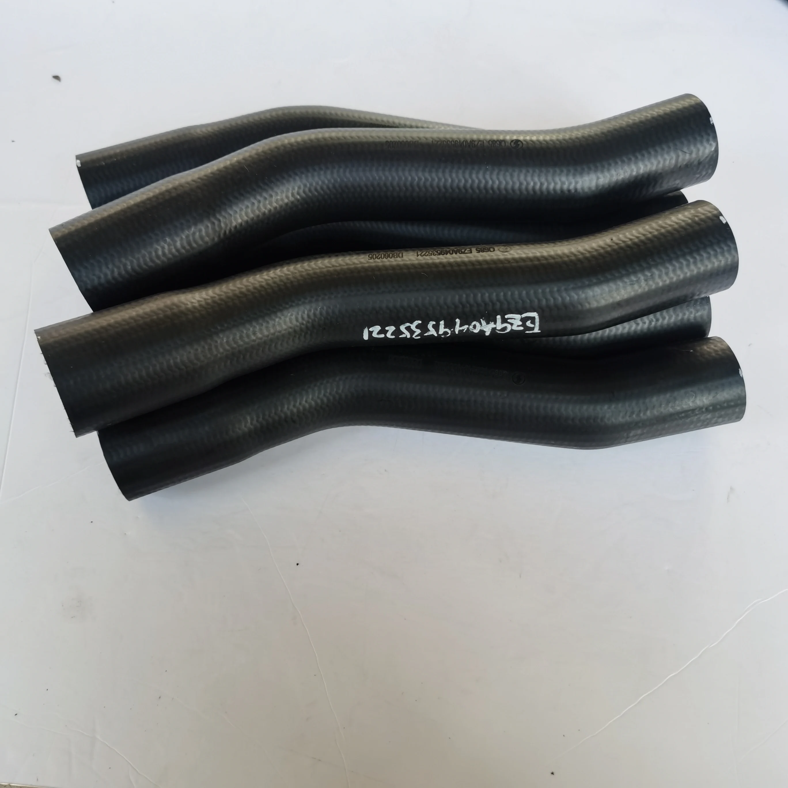 Engine parts EPDM water inlet hose for Shanqi light truck