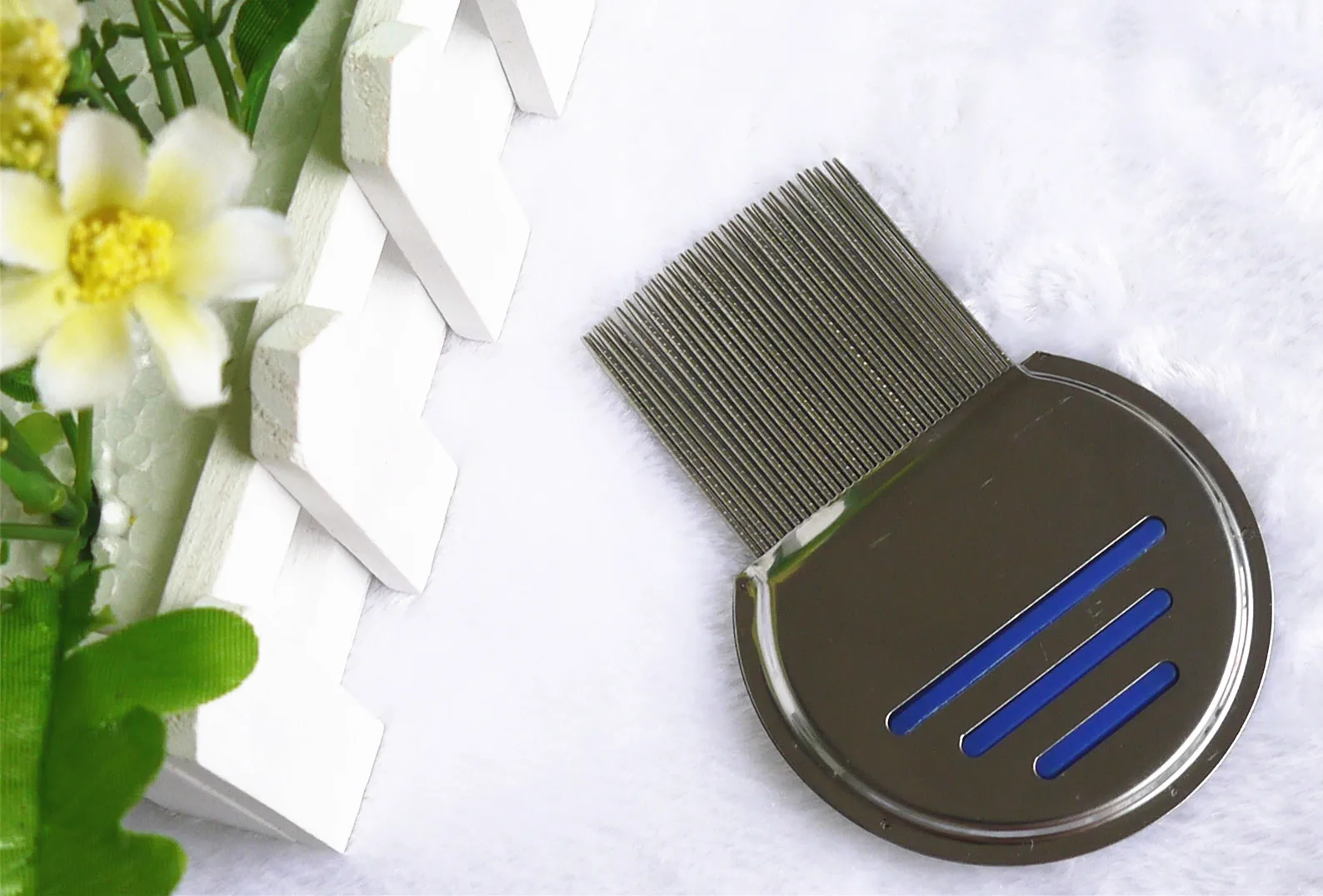 Ручка из нержавеющей стали и рифленые штифты гребень для блох С нескользящими пластиковыми