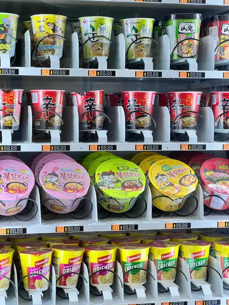 Ramen Vending Machine maggi Instant Noodle Vending Machine with Hot Water