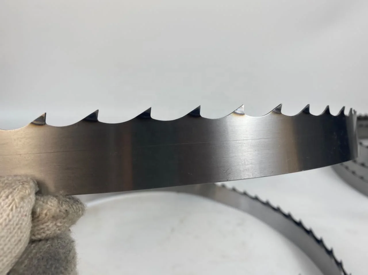 Hot Carbide Hardwood Cutting Vertical Timber Band Saw Blades Mahogany Log Sawing Tct Sawmill Bandsaw Blade