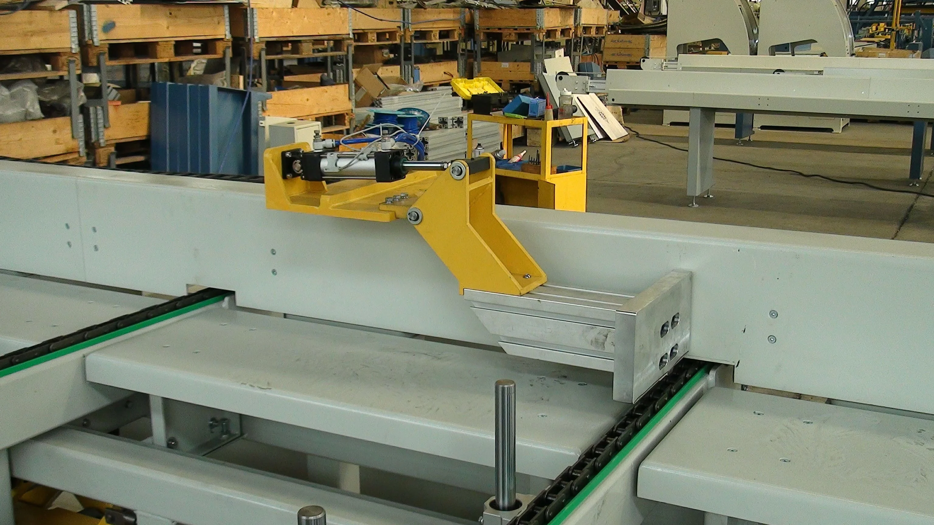 High Quality Wood Pallet Cutting Saw Machine Cross Cut Off Saw With Feeding System