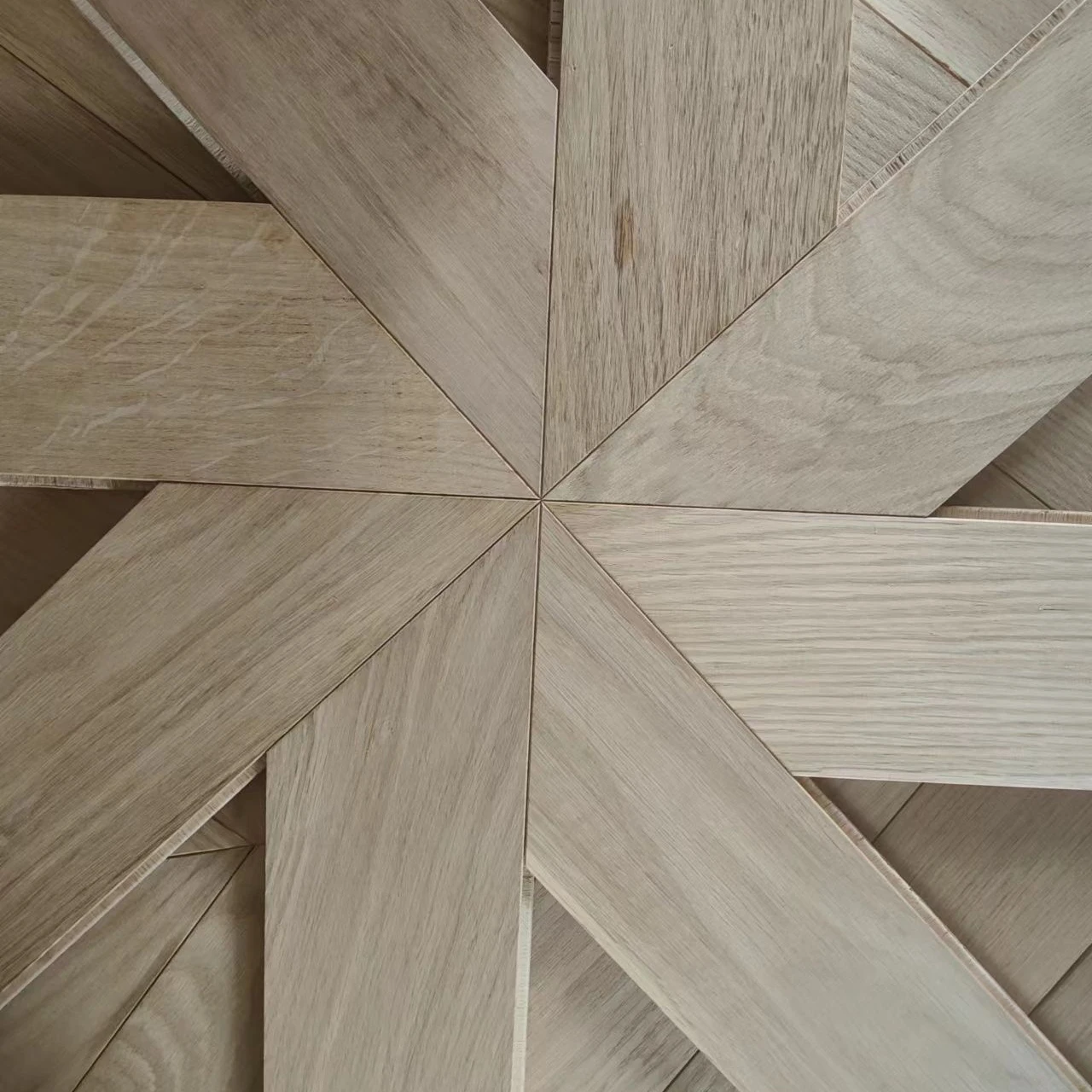 Natural Color Wood Oak hard Wood Parquet Flooring Multilayer Solid Sale Waterproof Wooden Surface Graphic Technical Type