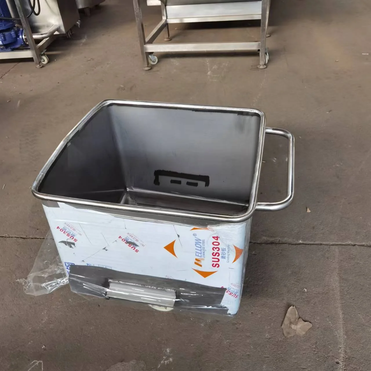 Sus304 Material Feeding Food Meat Barrel customized Transportation Turnover Truck beef vacuum meat marinating  tumbler machine