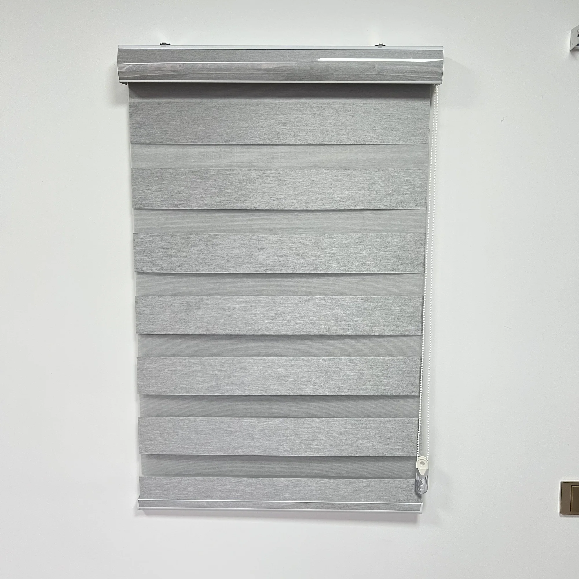 Modern Design Electric Zebra Blinds Intelligent Blackout Curtains for Hotel & Family for Office Space Installation