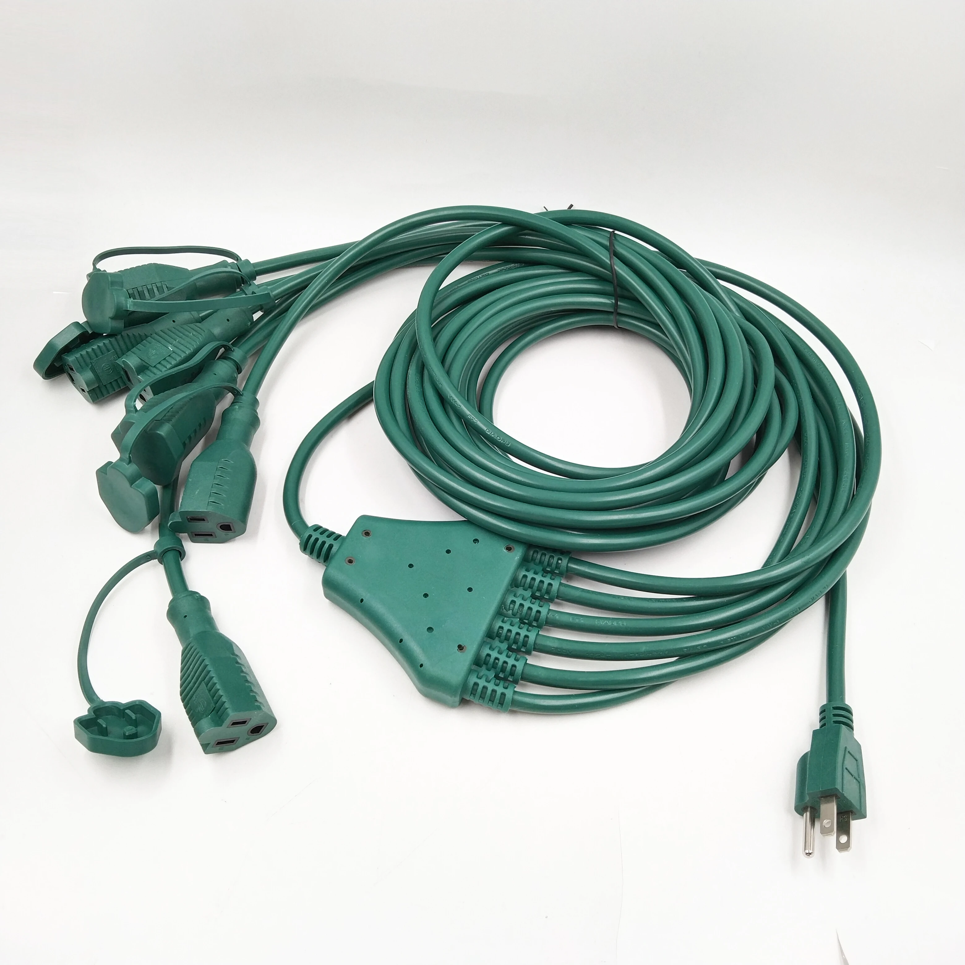 1 to 6 Power Splitter extension cord NEMA 5-15P splits to six NEMA5-15R outlets