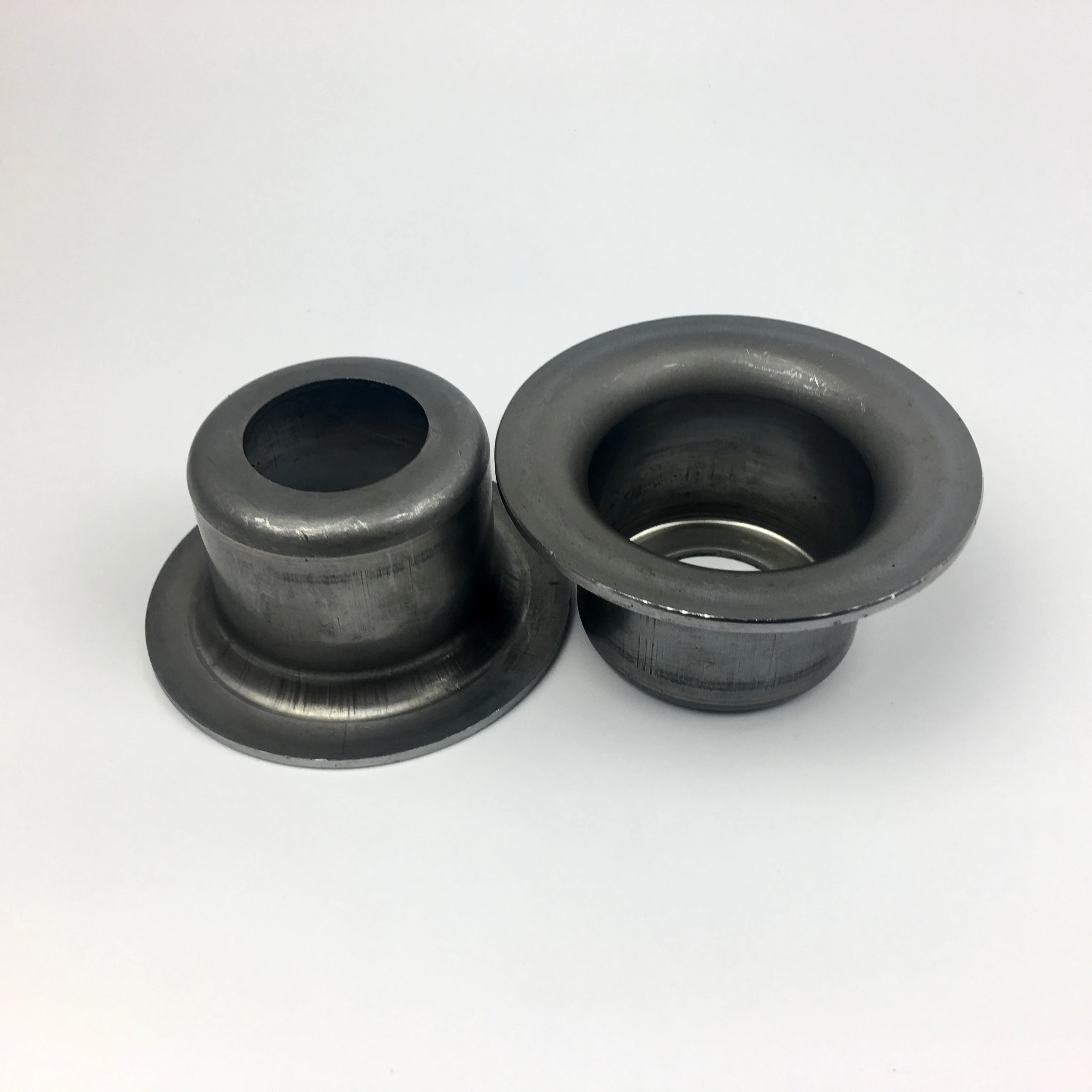 Long operating life steel metal bearing base 6305 and injection seals for conveyor roller