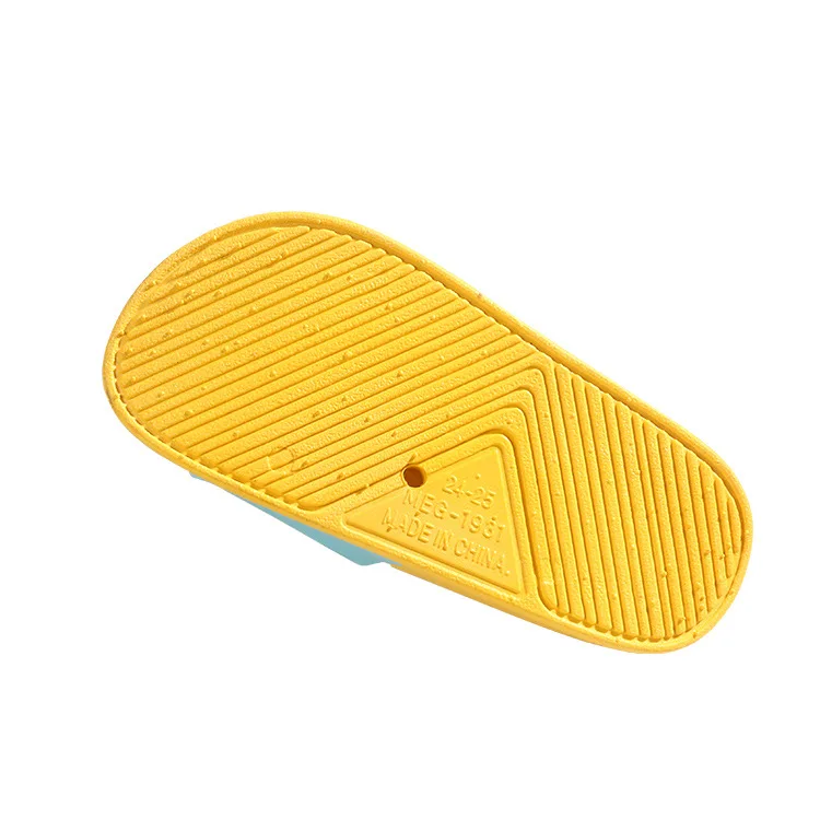 
2020 Summer New Kid Cartoon Fruit Strawberry Slippers Comfortable Soft Sole Cute Girls Boys Slippers 