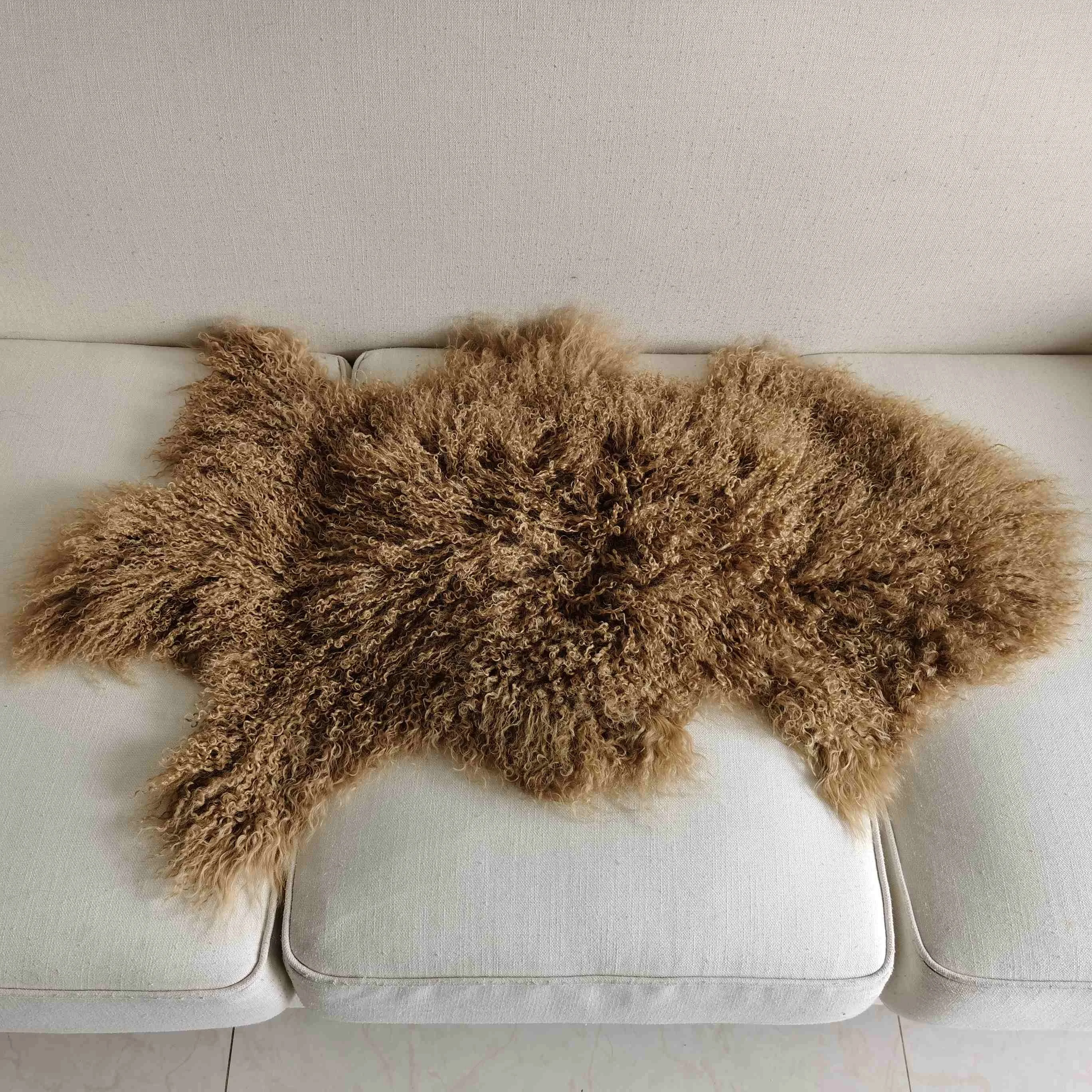 White Tibet Lamb Fur Carpet Mongolian Sheep Fur Blanket Long Curly Hair Sheepskin Home Floor Tibetan Lambskin Rug For Home Decor