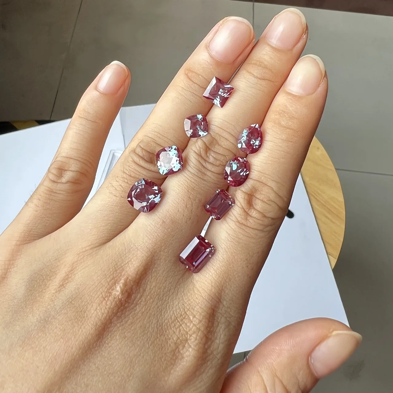 Алмазная подушка из александрита 2 карата