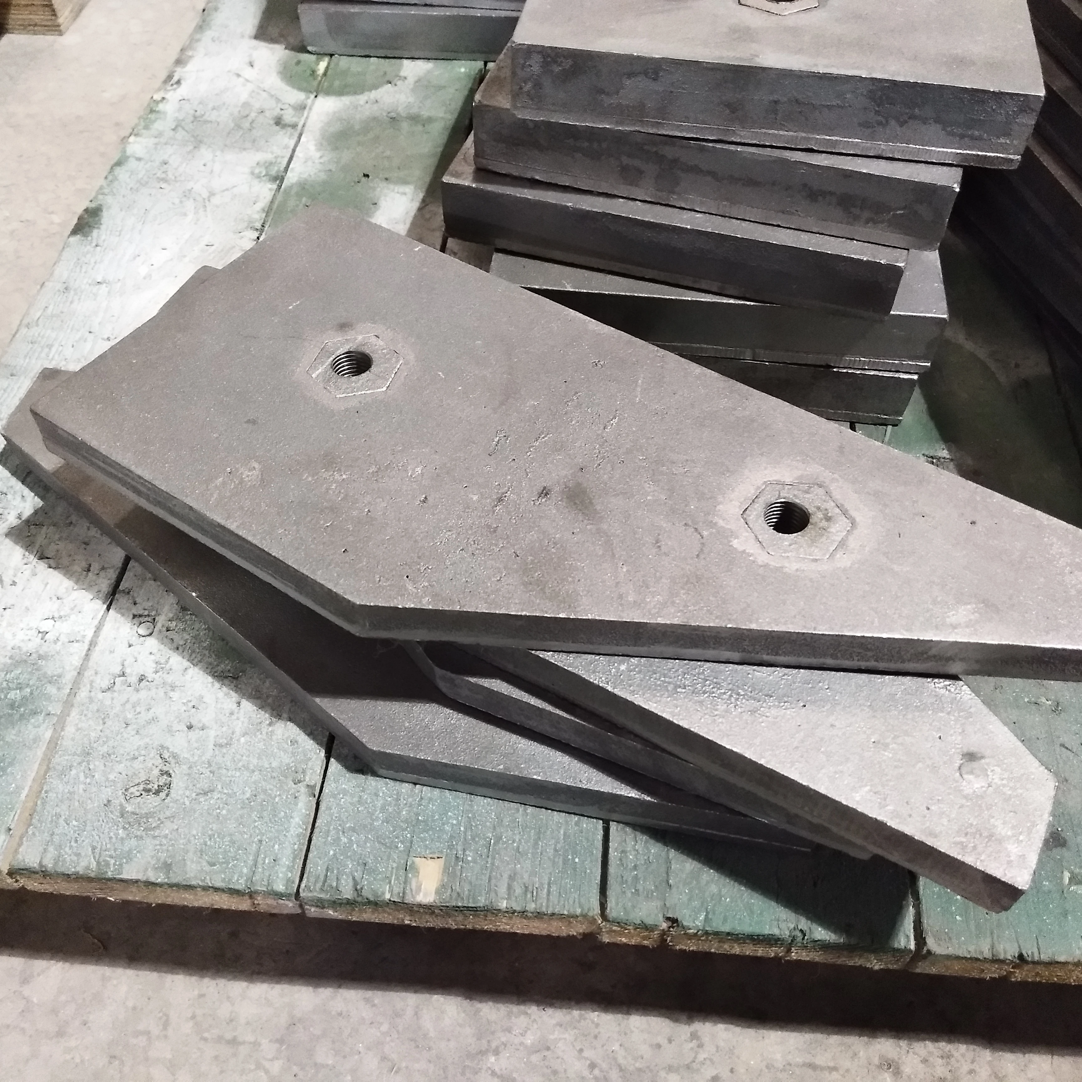 China Supplier CWI bimetal wear plate 700BHN size 300x300mm