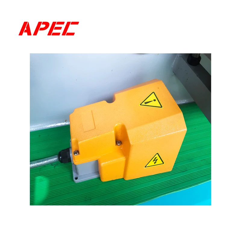 Steel puncher metal plate punch hole hydraulic press punching machine