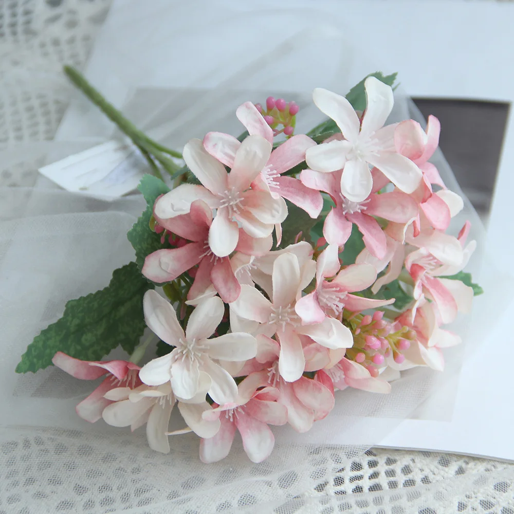 Wholesale Cheap Narcissus Artificial Flower Wedding Flowers Home Decorative Fabric Plastic Simulation Flower Natural