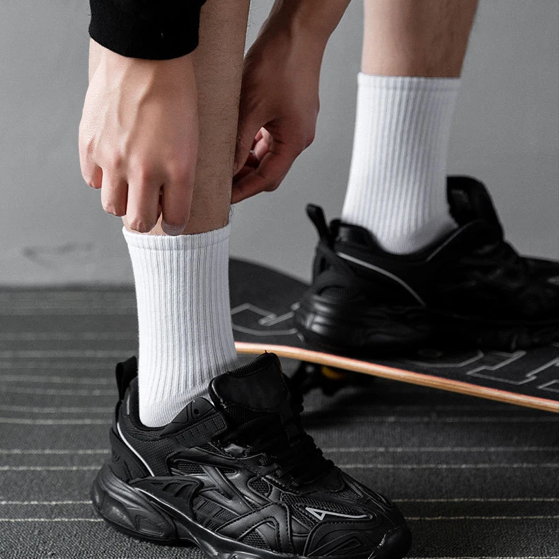 Luxury Quality No Customized Logo Socks Standard European Code Black White Socks In Stock Solid Color Fast Delivery Crew Socks