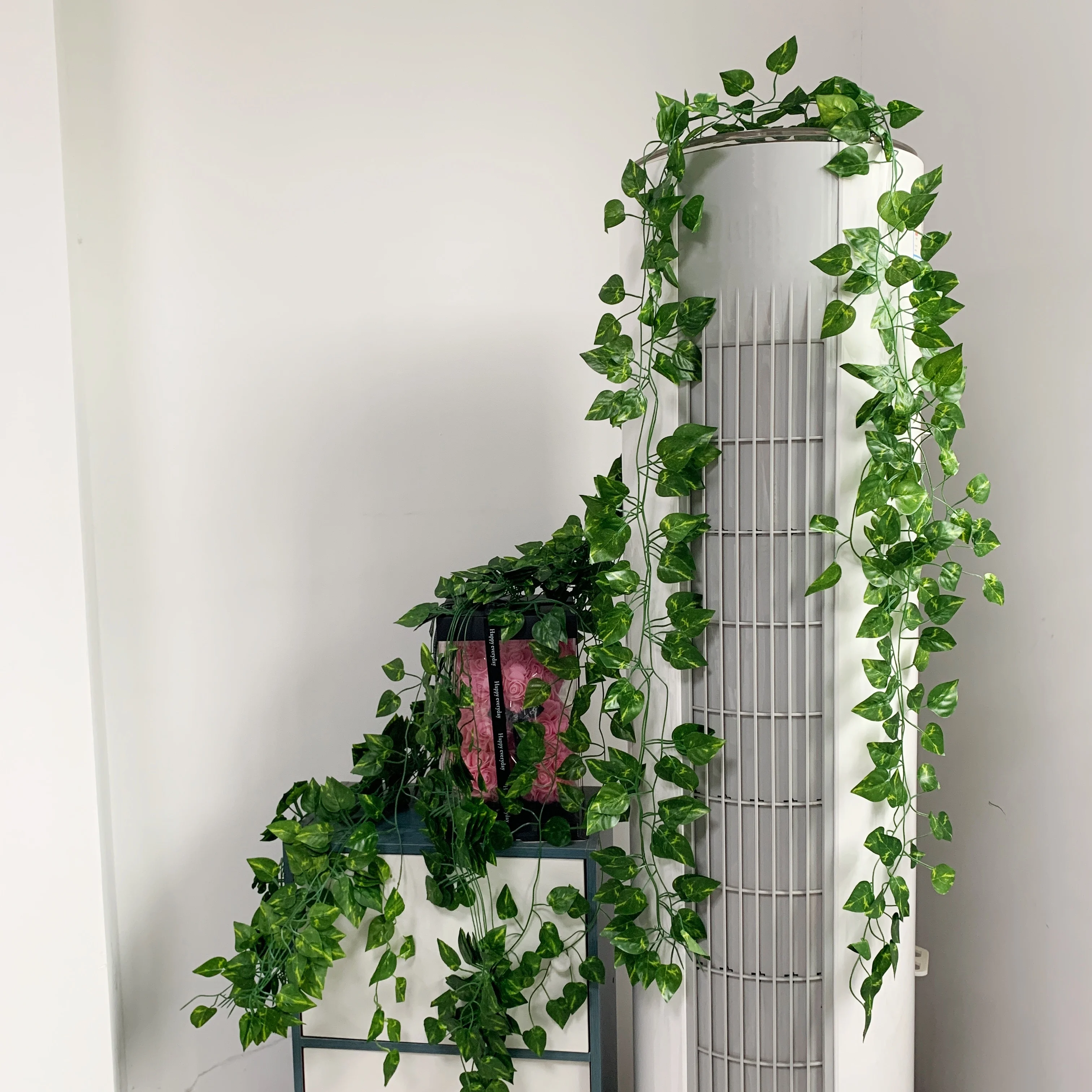 Wholesale Artificial Ivy Hanging Grape Willow Decorative Bendable Plant  Green Vines Garland Leaf Walls Decoration