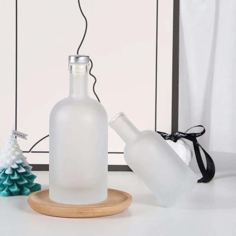 High-end Classic round 500ml 700ml 750ml Vodka glass bottle Frosted Transparent with cap Wholesale Spirits Gin packaging