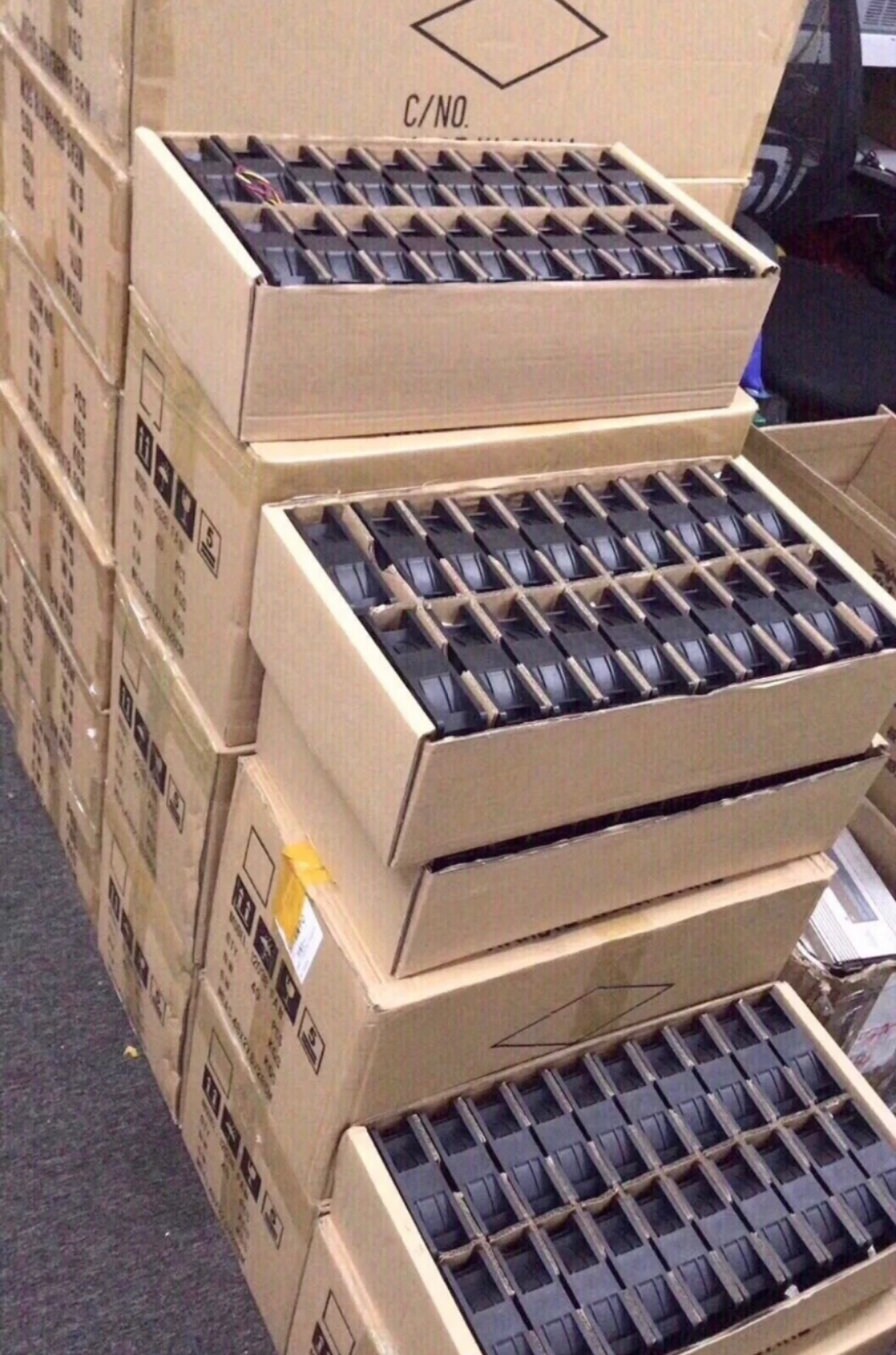 D12BM-12D 12V 2.3A 4pin 4700RPM 120MM 12038 Cooling Fan