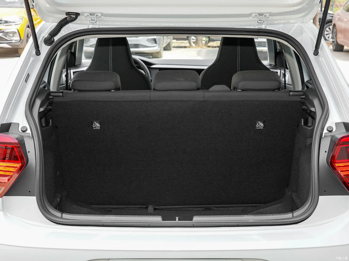 2023 V o lkswagen Polo Facelift Plus 1.5L Automatic Indulgent Music SUV New Condition FWD Euro VI Emission R15 Tire Size Fabric