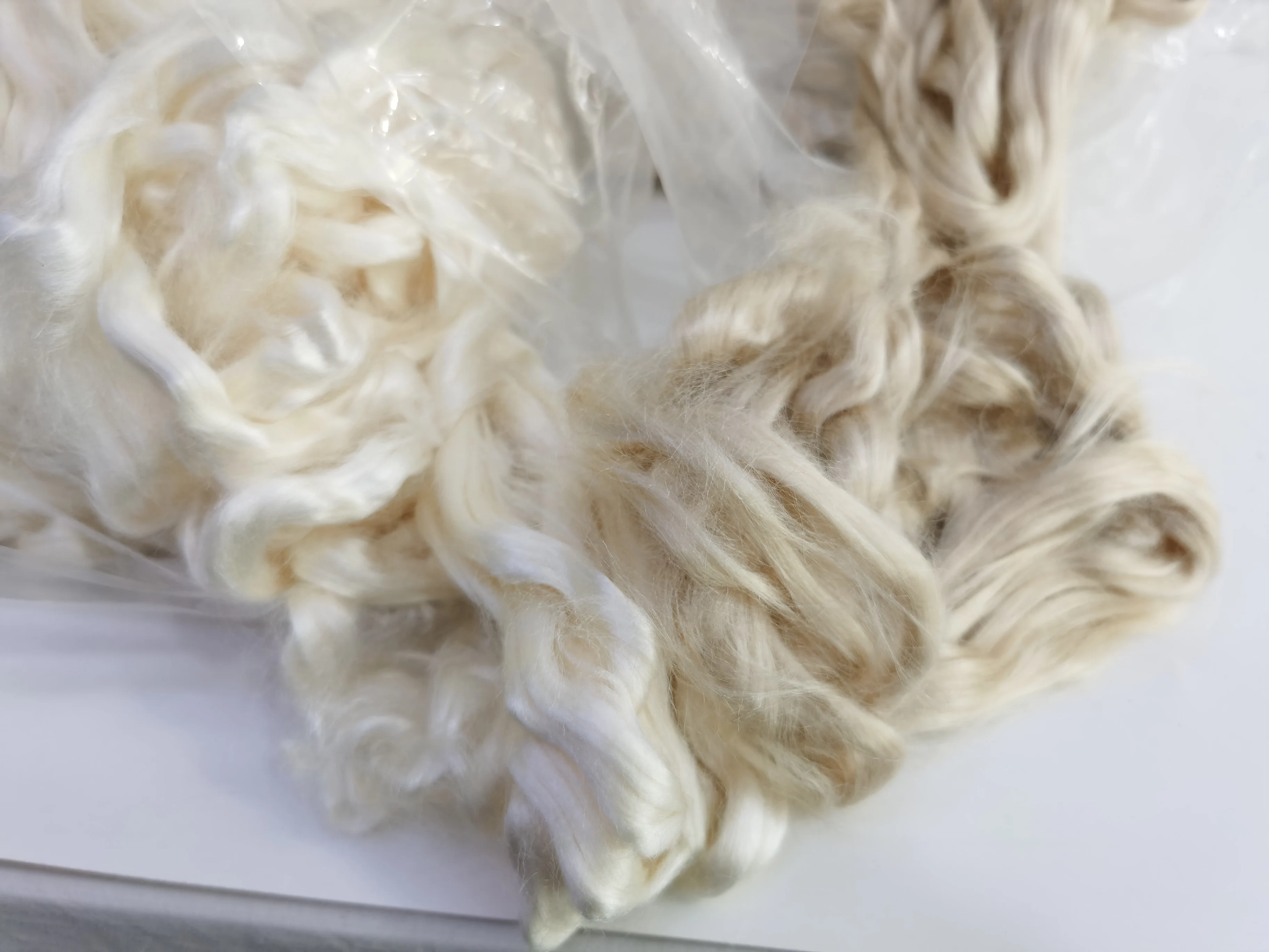 Pure silk 10cm length roving fiber tussah silk sliver bleached color mid long fiber 100% silk sliver for spinning