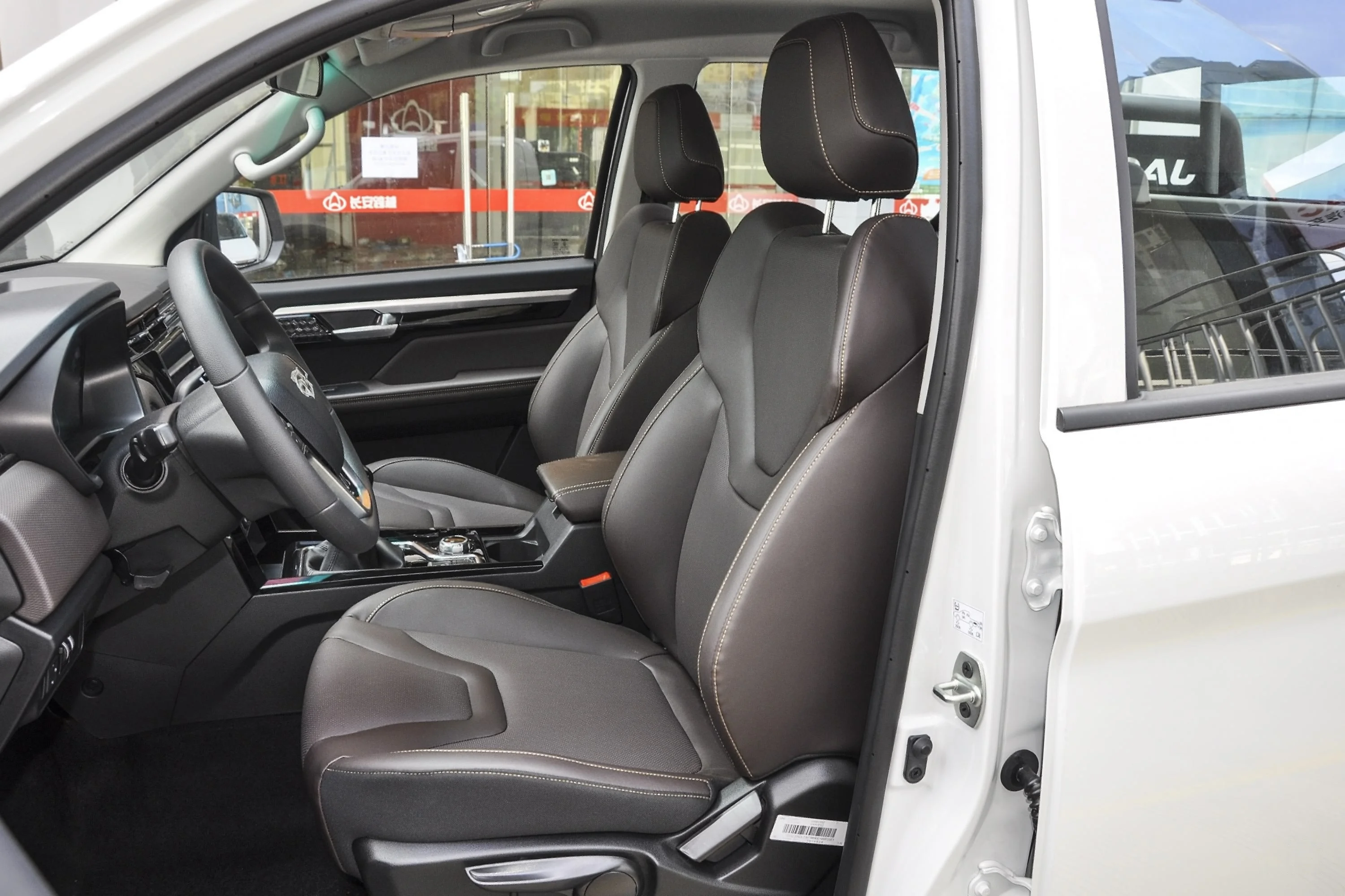 2022 JAC T8 Diesel Pickup Truck Manual 6-Speed Transmission AWD Drive R18 Tire Size with Rear Camera Used Car Chinese-Made