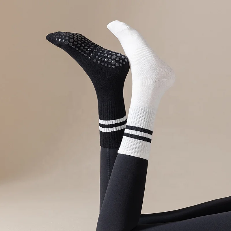 Wholesale Custom Logo High Quality New Sport Jacquard Crew Grip Anti Slip Women Pilates Non Slip Yoga Socks
