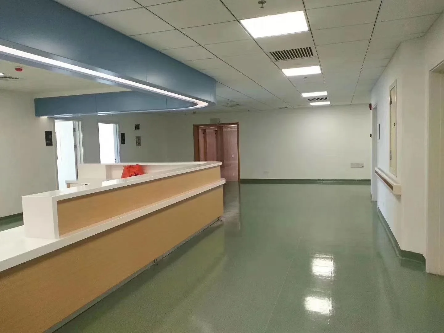 Factory price kindergarten Non-toxic PVC hospital flooring wear-resisting gym floor for sale