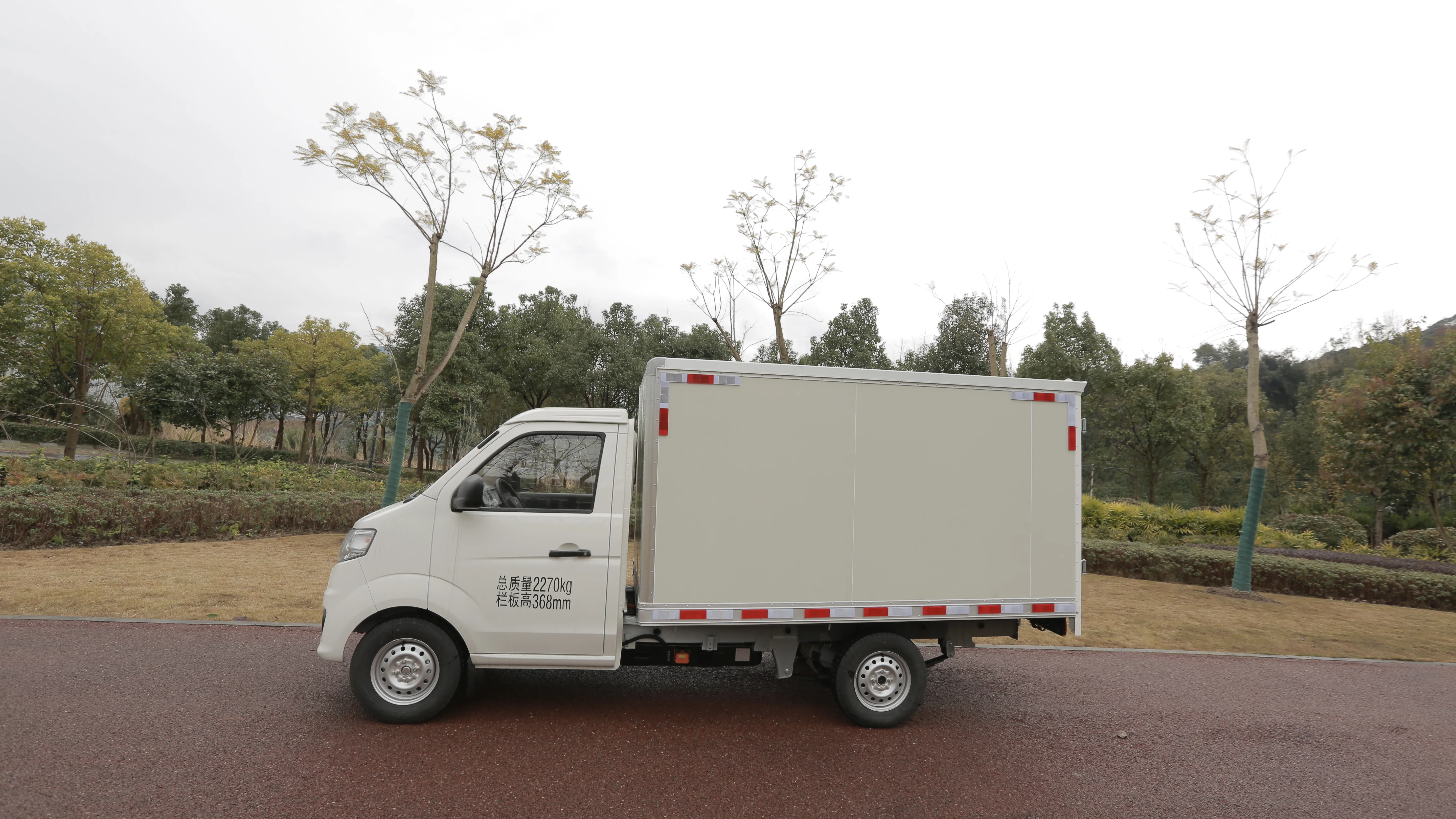 Factory Hot Sales Single Row 240km Mini Small Cargo Truck Van Type Light Cargo Truck New Cargo Truck