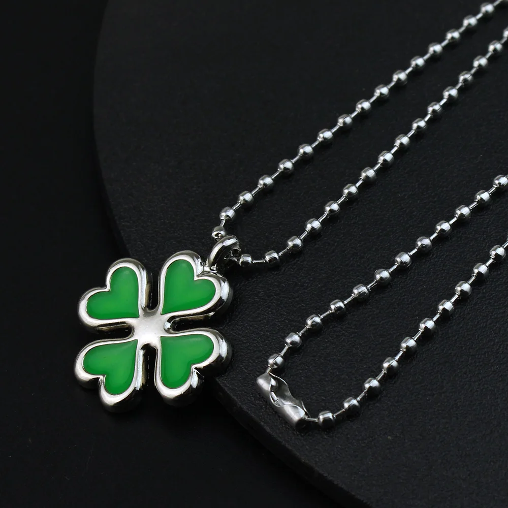 Anime Tokyo Avengers Four Leaf  Necklaces Hinata Tachibana Fashion Pendant Chain Necklaces Women Girl Choker Jewelry Gift