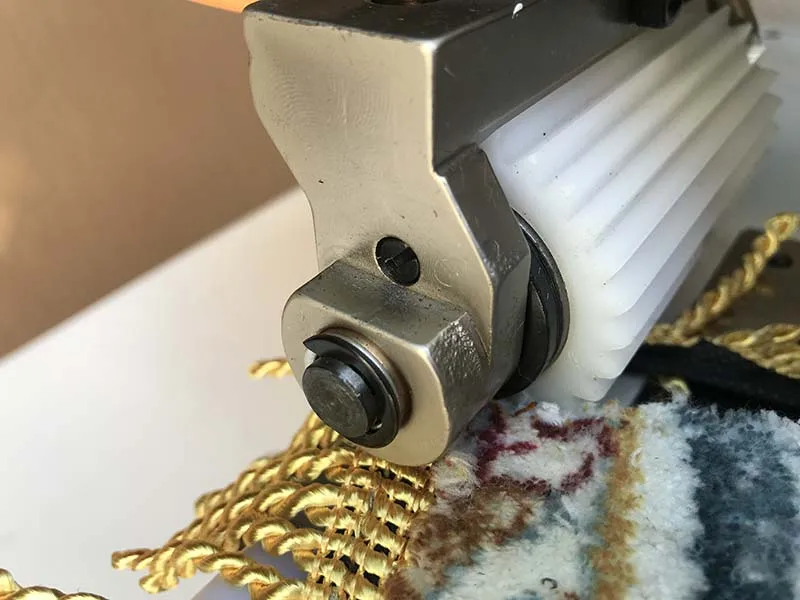 Double needle platform type crocheting longitudinal double stitch chain sewing machine RNV-008