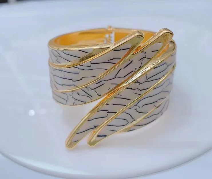 New curtain straps, metal full diamond wings, spring curtain buckles, curtain clip ropes, one piece for distribution