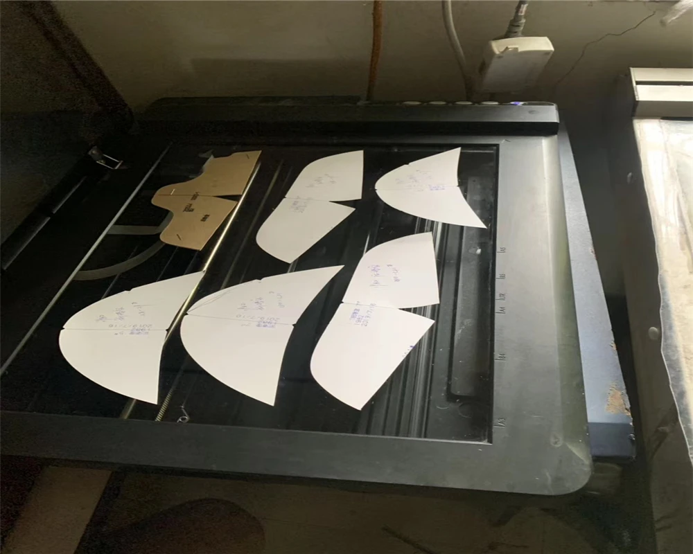 9015 Cutting and Printing Size Air Pump Vacuum Adsorption Kraft Paper Board Cutter