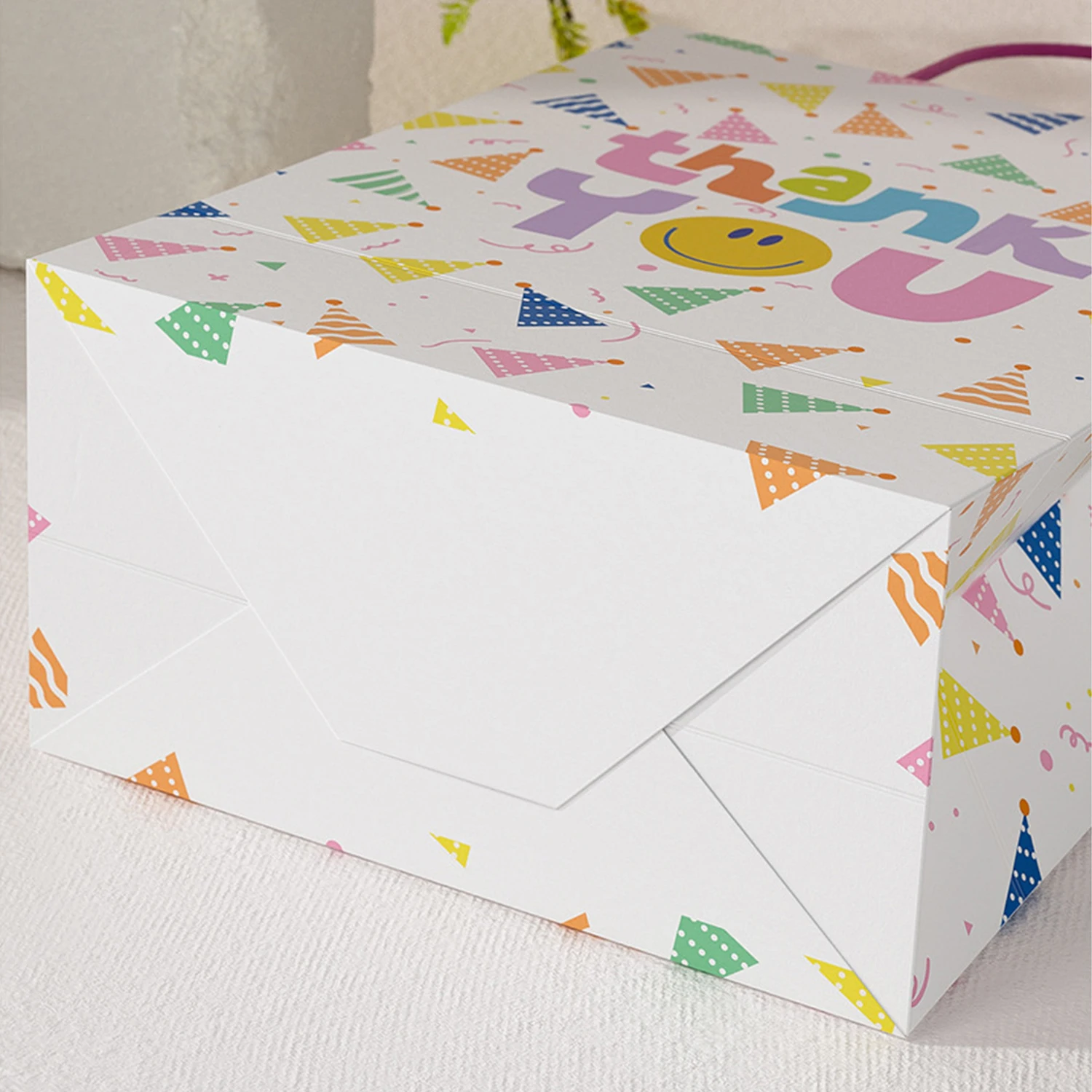 Made in China Custom Wholesale Cute Cartoon Senior Children Gift Bag Kraft Paper Tote Packaging Bags