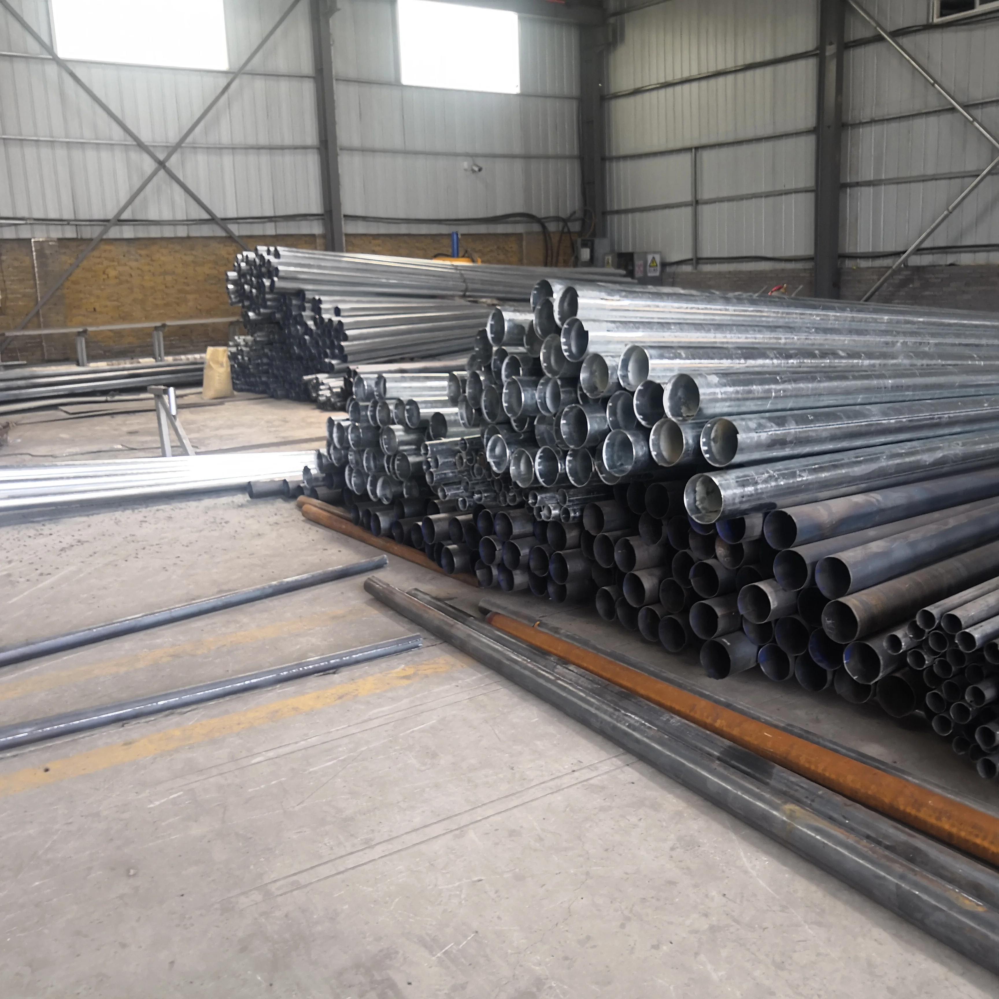 Good quality galvanized led solar outdoor light pole for stadium