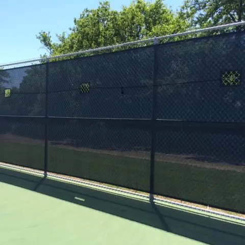 С высоким разрывом и защитой от ультрафиолетового зеленого или черного лобового стекла с виниловым покрытием сетчатые ветровые из полиэстера для теннисных кортов