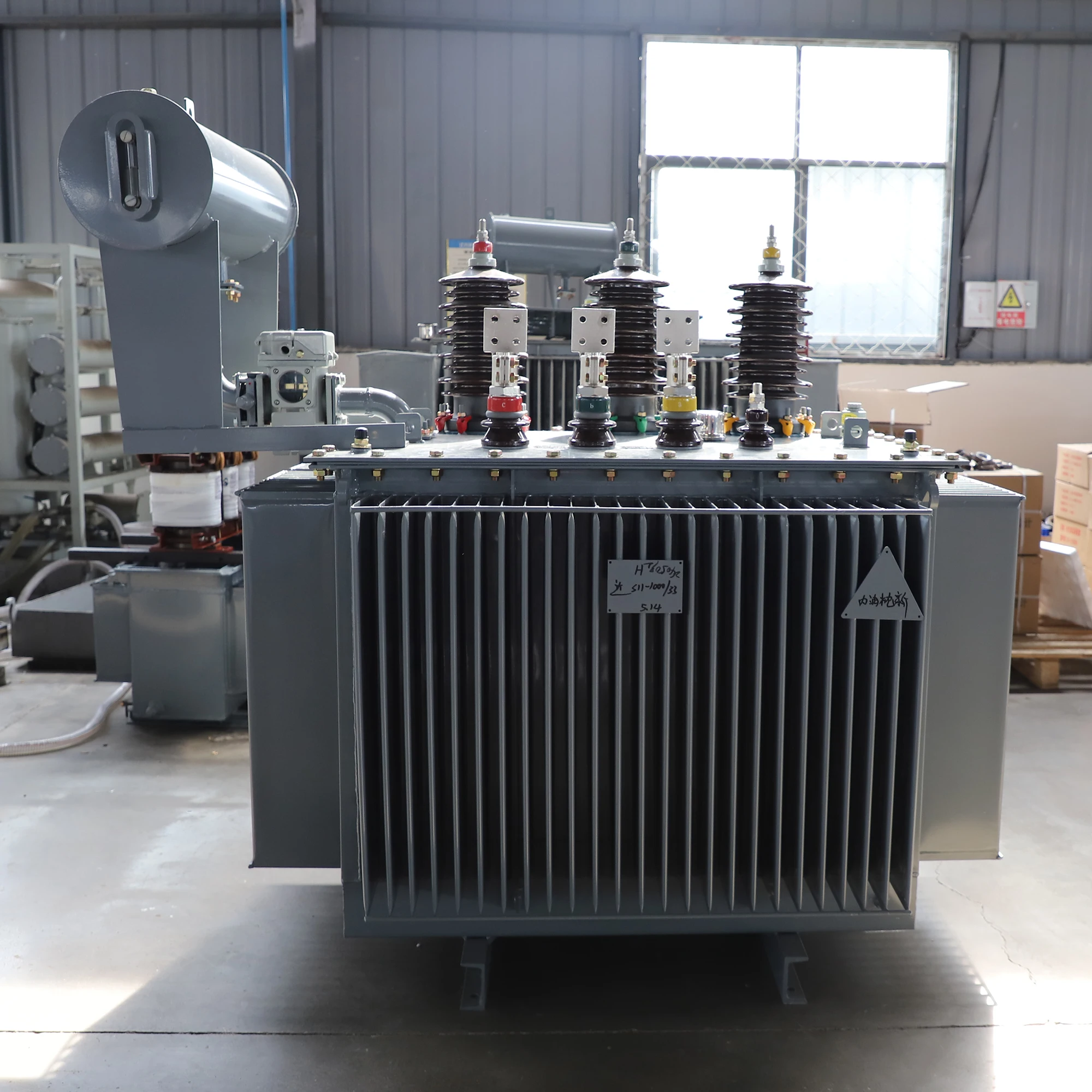 High-Efficiency Three-Phase Oil Immersed Transformer 25kva 630kva Capacity 380v/440v Output Voltage 10kv/35kv Input Power Supply