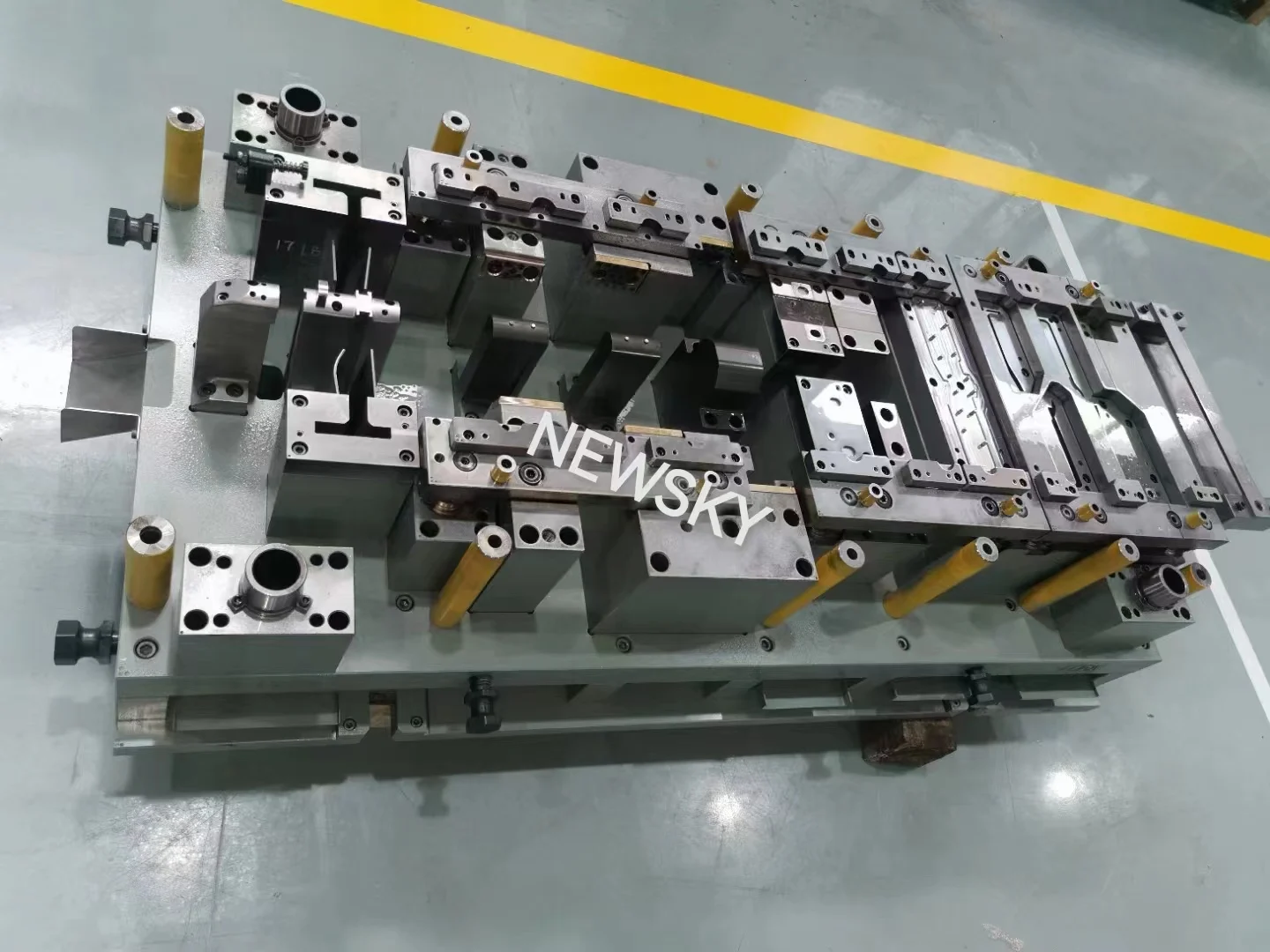 NEWSKY Stamping Press Tool Manufacturers of progressive die Stamping Die Tooling for auto parts