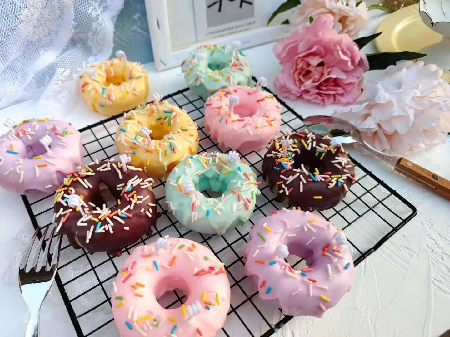 Wholesale Cute handmade donut dessert scented candles food aroma candles supplier desert candles
