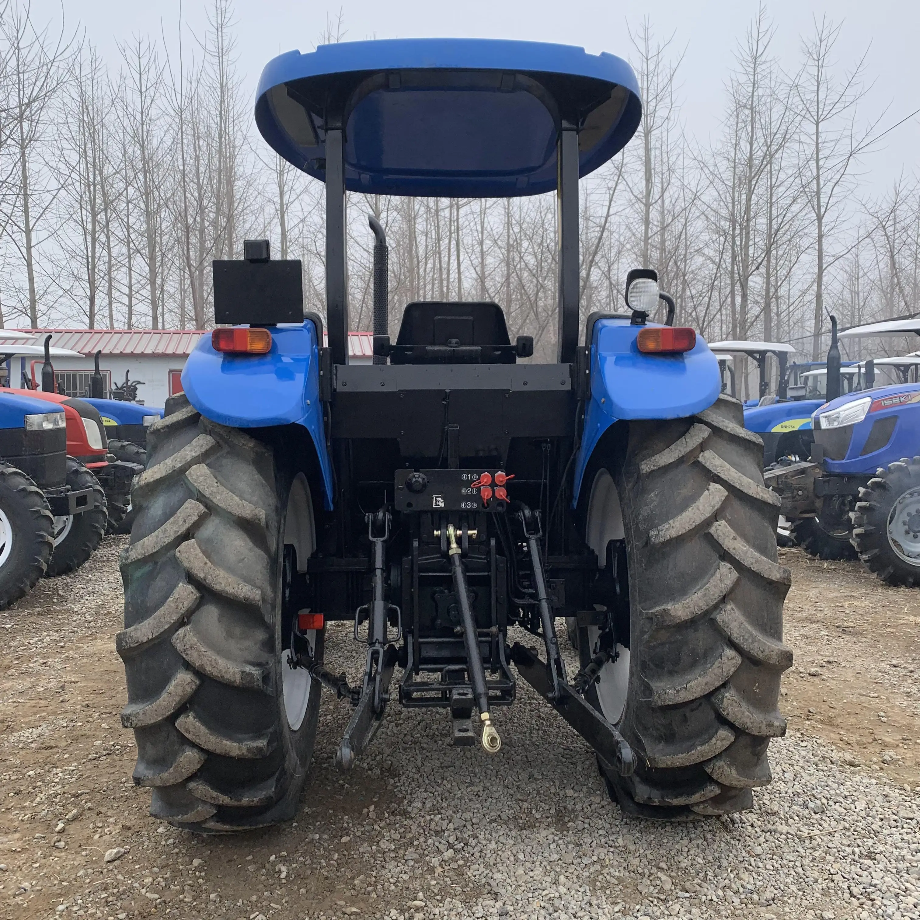 Международный бренд Newholland 85hp Подержанный трактор в хорошем состоянии 4*4