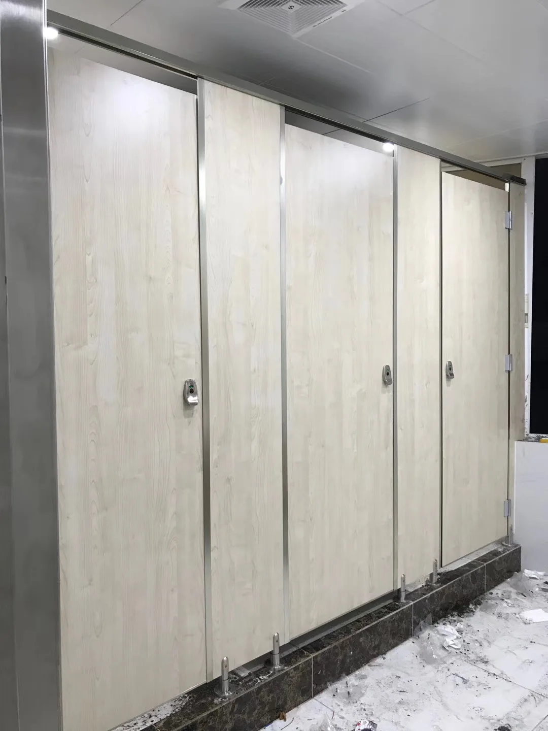 HPL toilet partition waterproof fireproof commercial bathroom high quality   honeycomb stainless steel toilet cubicle